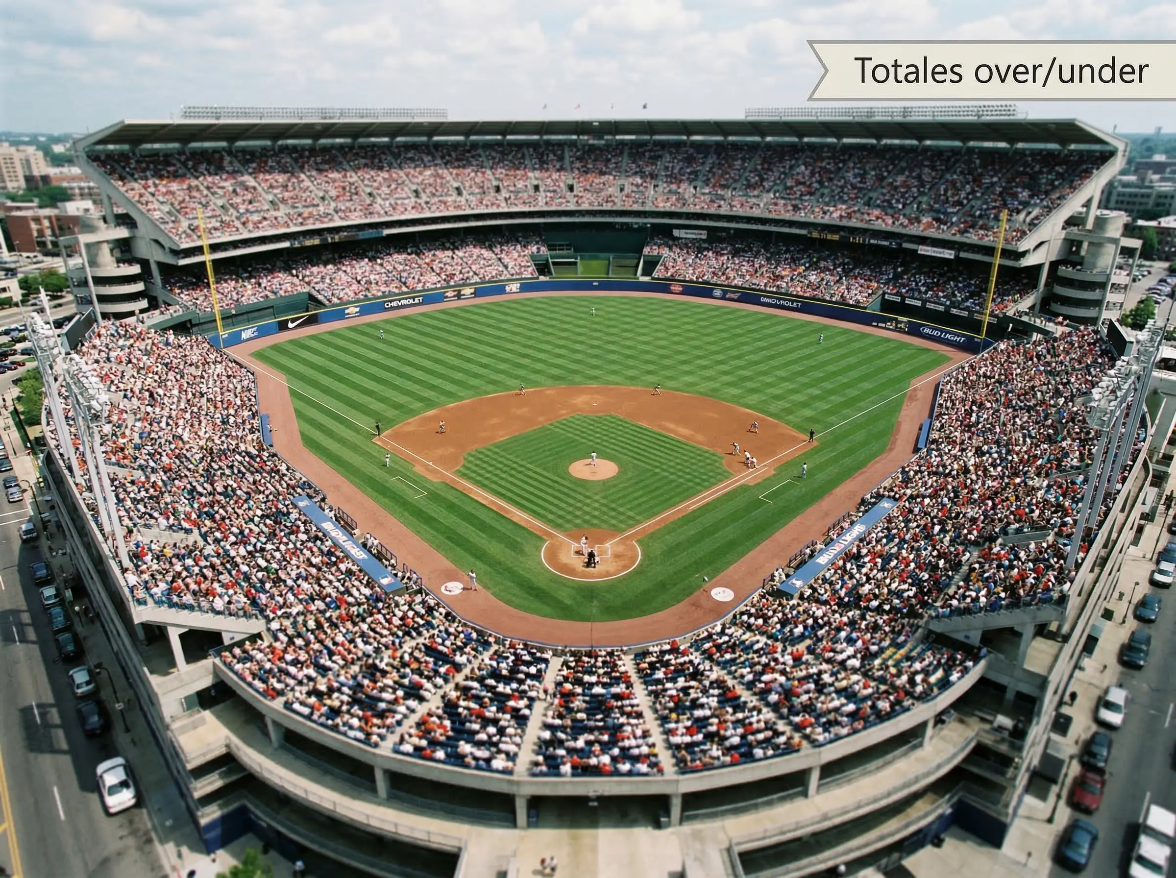 Vista panorámica de un estadio de béisbol MLB con el campo completo visible